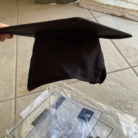 👩🏻‍🎓 Cap and gown 🎓 - Picture 9 of 9